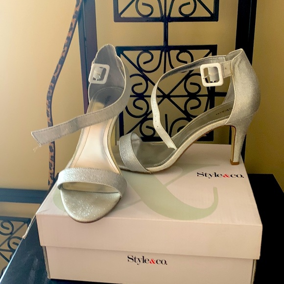 Shoes - Picture 2 of 3